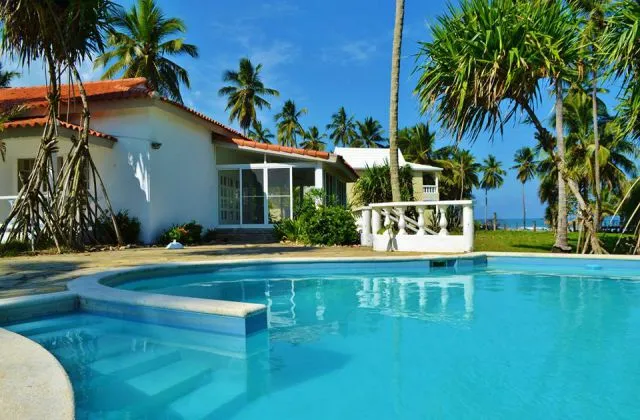 The Beachcomber Las Canas villa pool